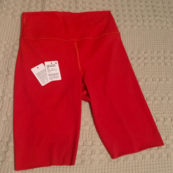 Lululemon Red Train to Beach High Rise biker short 10” sold out! Size 6 - Picture 5 of 9
